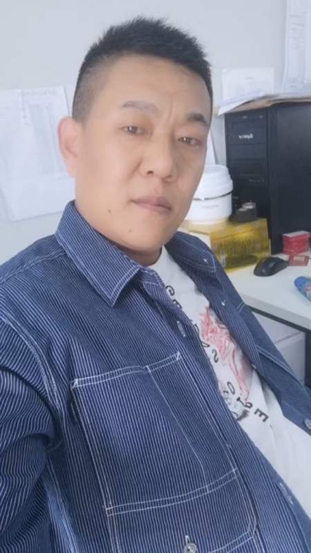 你细品细细品我这小眼睛黑皮肤的大叔有着25岁的身材35岁的模样45岁的