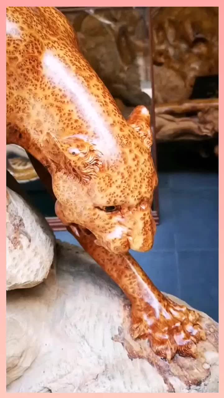 世界第一等的金钱豹,木雕根雕,看起来非常霸气