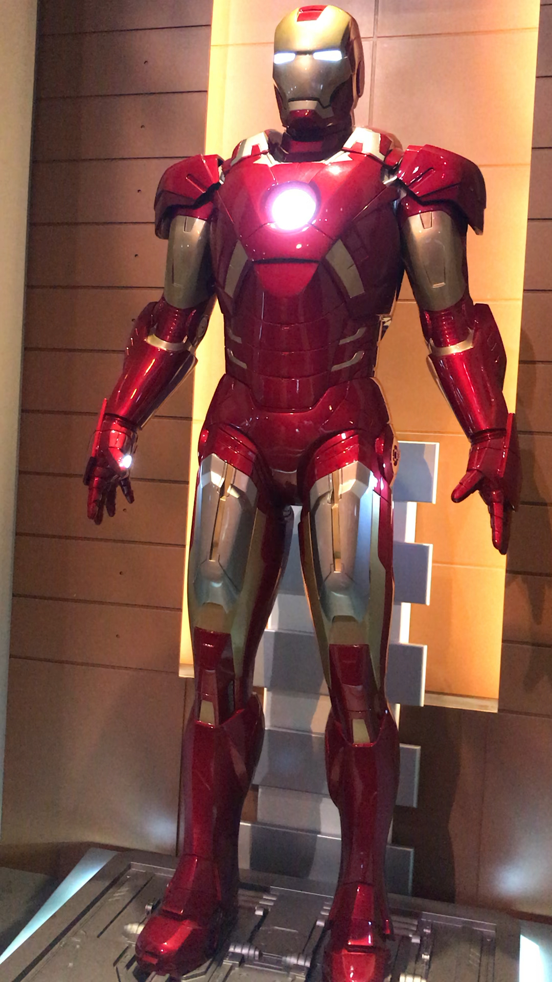 进入了钢铁侠的办公室