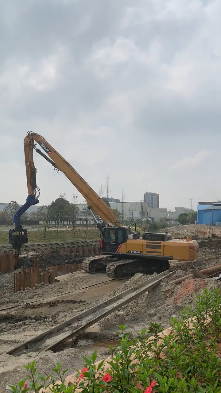 鋼板樁打樁機水陸兩用挖機改裝