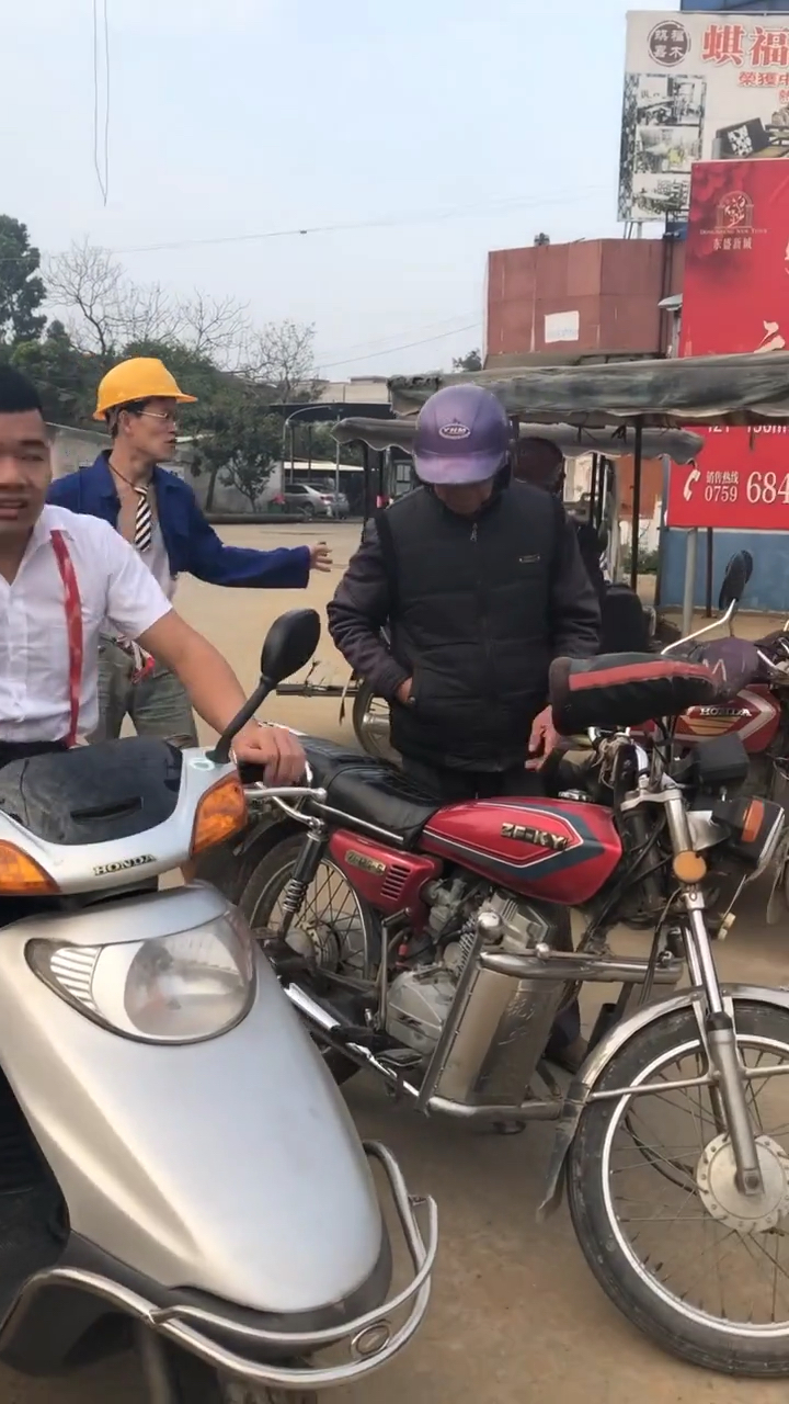 摩托佬都是这样拉客的