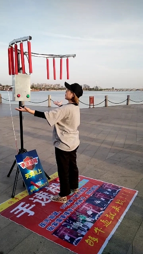 美女挑战眼疾手快