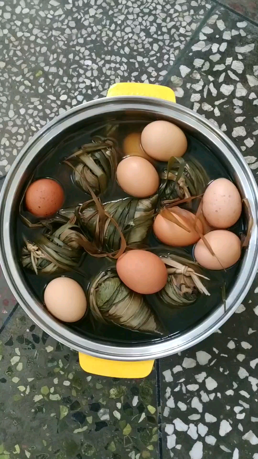 端午节的粽子鸡蛋