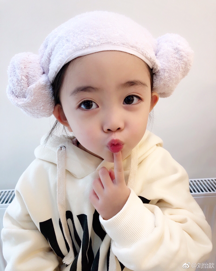 小朋友可爱不可爱就是看眼睛眼睛才是心灵的窗口啊.