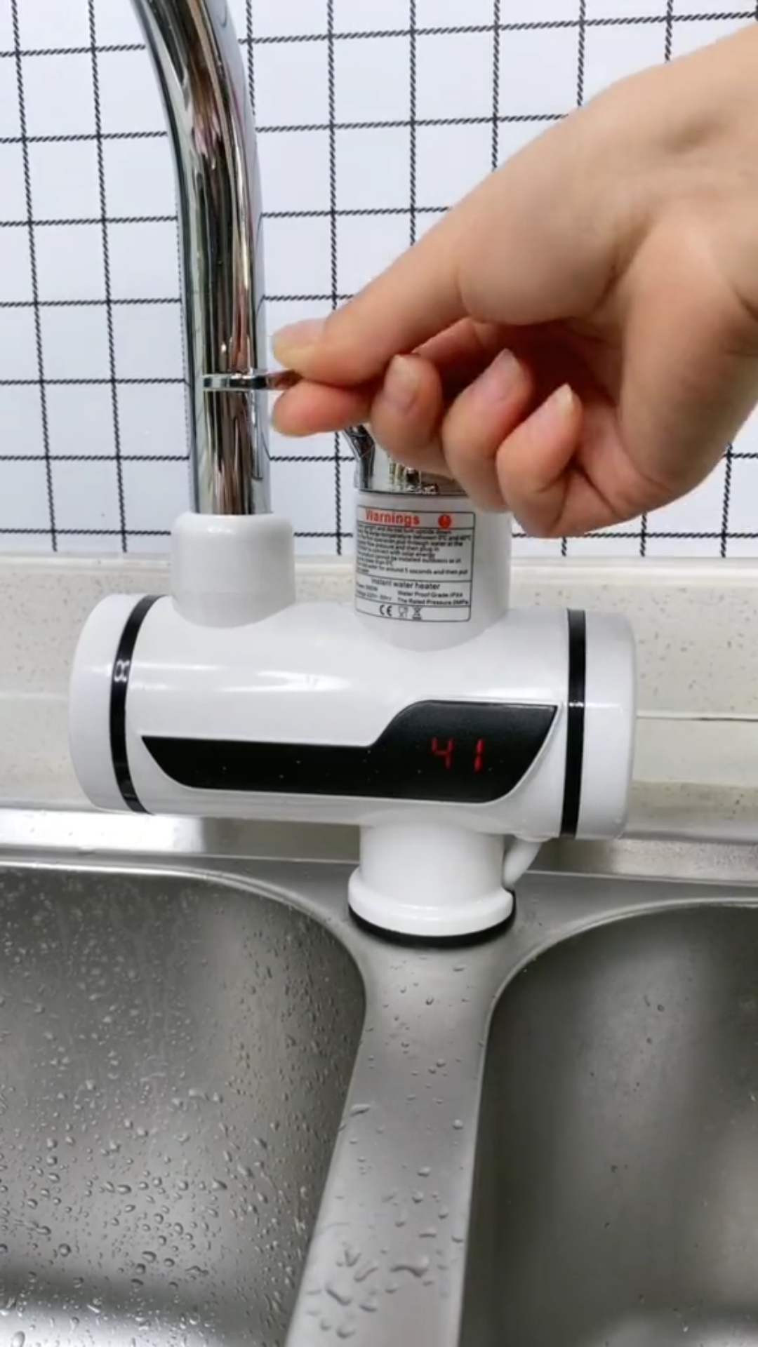 瞬间可加热的热水器.有了它洗菜洗碗方便多了!-度小视