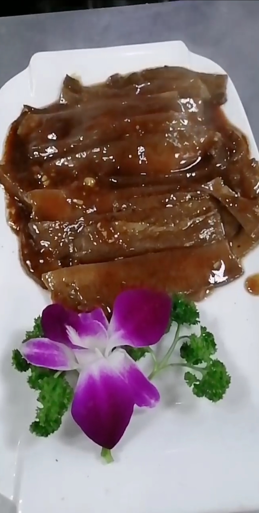 清真菜#五星级酒店的厨师做的扒牛舌,不错.