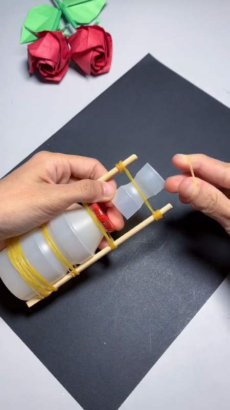 手工制作#皮筋动力小船,小朋友玩一整天-全民小视频