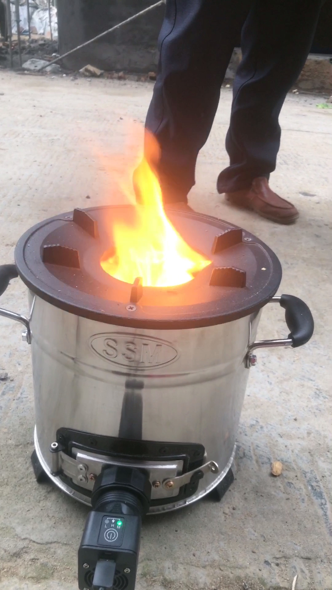 无烟猛火炉室内室外都可以使用十分方便