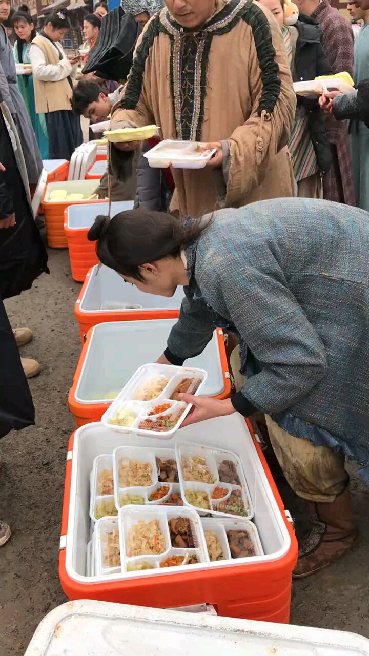 横店群众演员盒饭图片