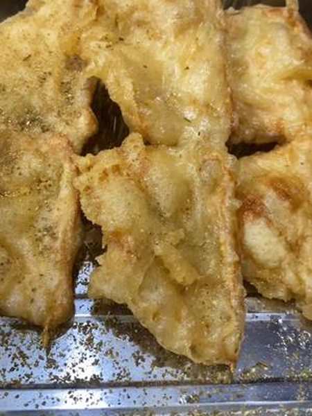 我们的招牌里脊手工加腌制再现挂上脆皮糊然后撒上孜然粉让人直呼再来