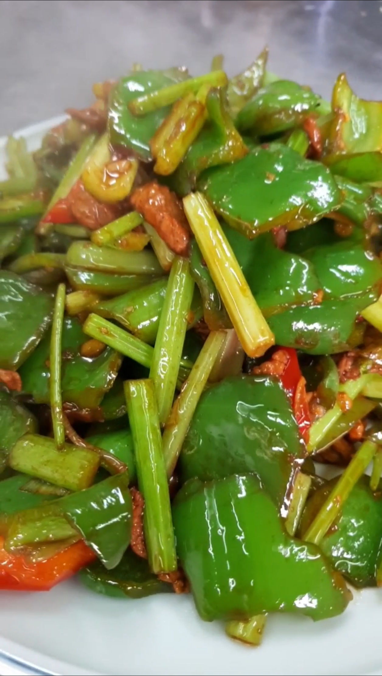芹菜青椒炒肉