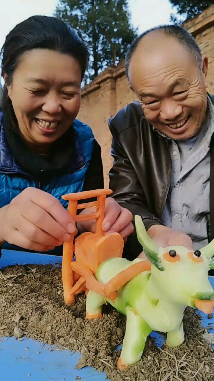 蔬菜雕刻的,楼和牛,走了老头子种麦子去,雕刻不易给个爱心