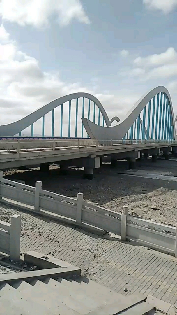 格尔木昆仑桥图片