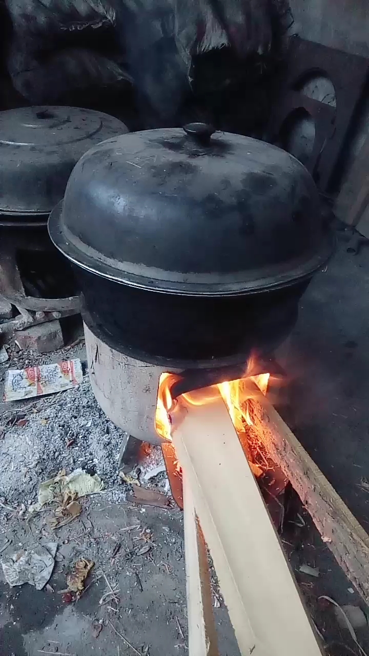 柴火做饭.