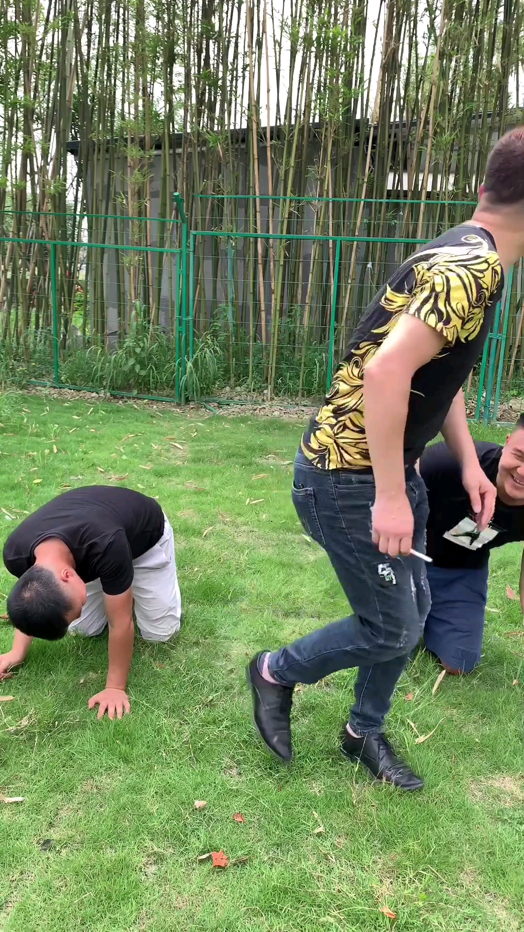 今日三兄弟结拜.太激动,结果连最重要的都忘了