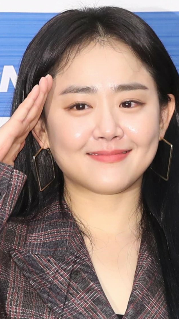 "国民妹妹"文根英长大成了这样,网友:只是胖了点,还好没长残