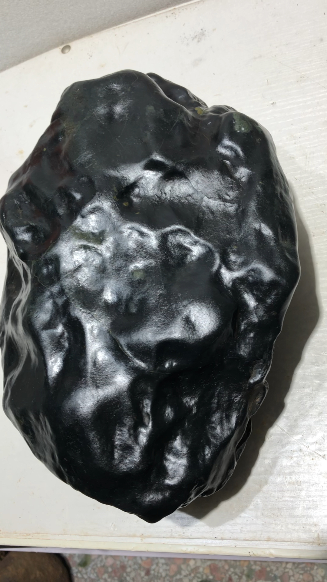 精品石陨石,重19.8斤,中强磁,气印迷人,熔壳好,纯天然的!