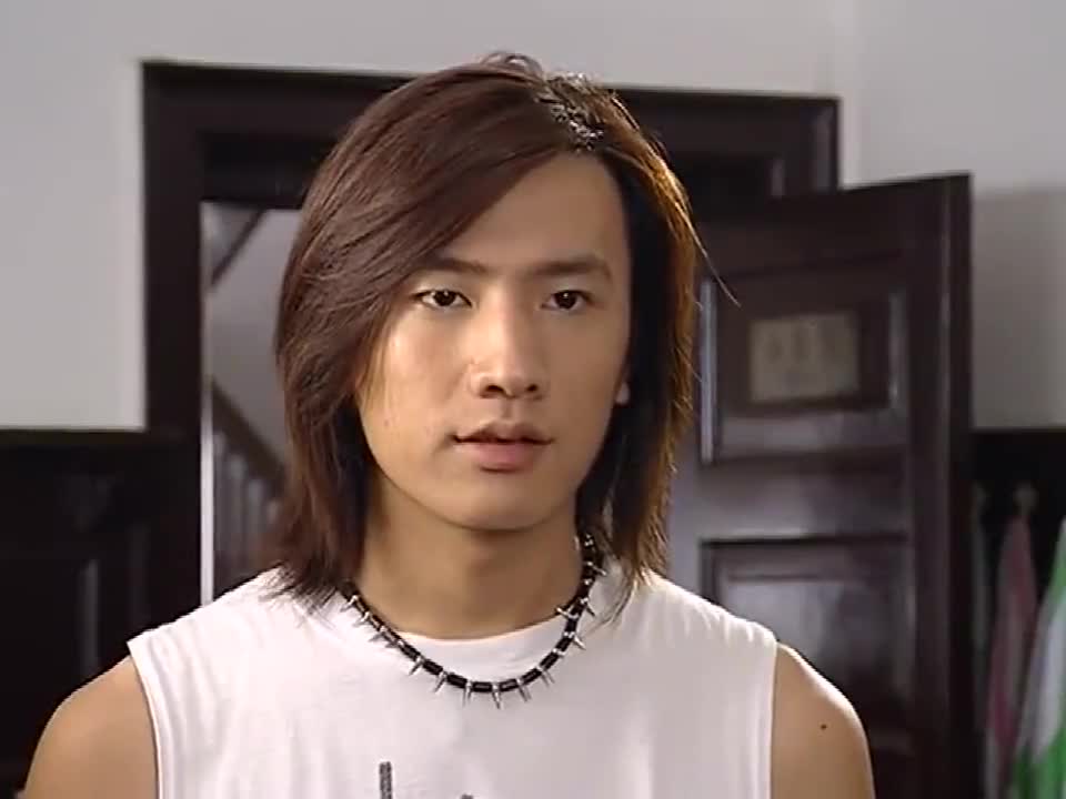 红苹果乐园:严天野貌似被坑了,在音乐工作室,打扫房间!