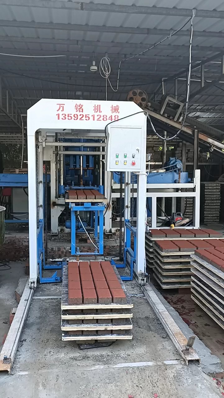 指导试机海绵城市彩色透水砖机,荷兰砖机,水泥路面砖机械