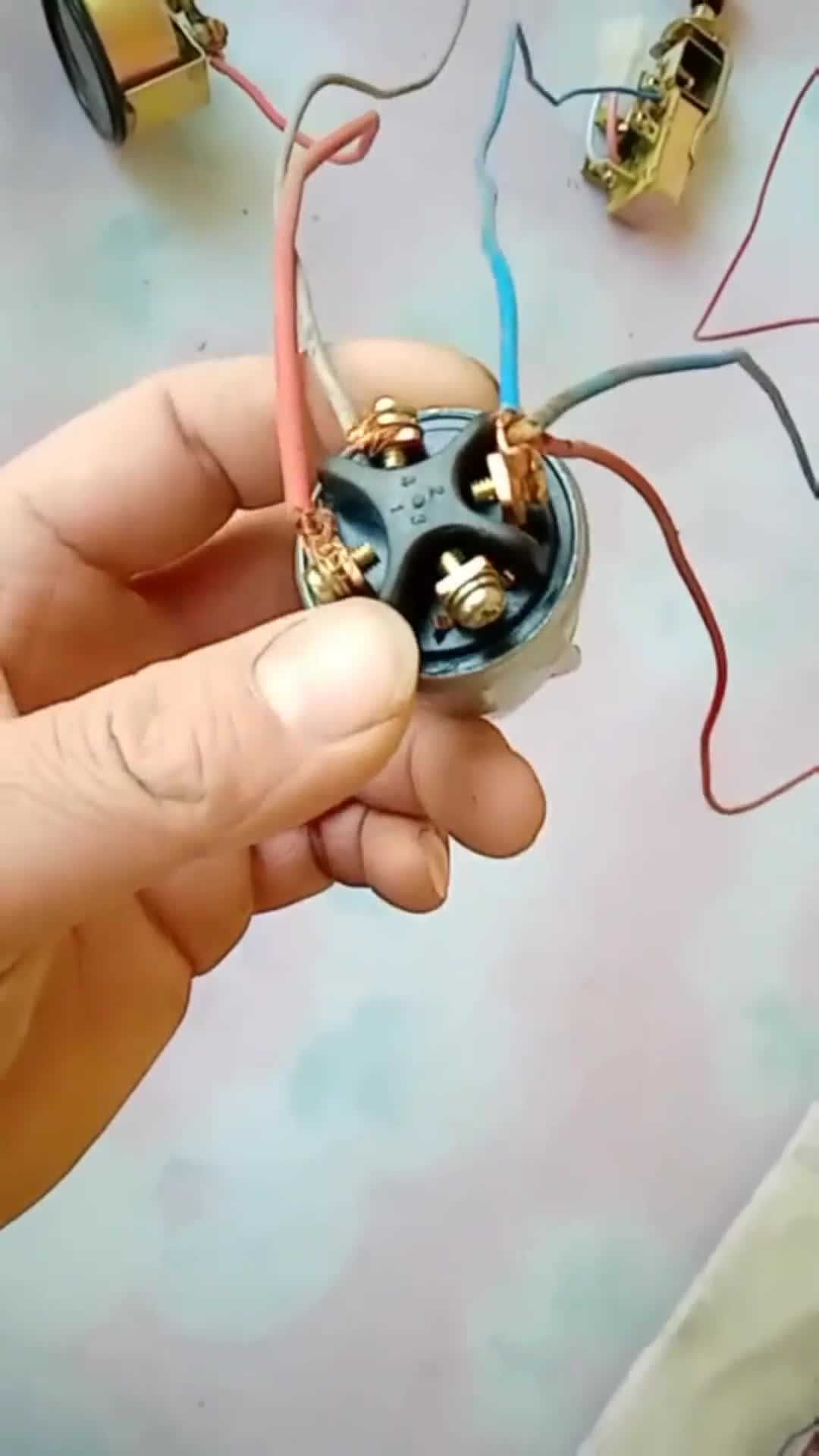 钥匙门四个接线柱的接线感兴趣的可以看看