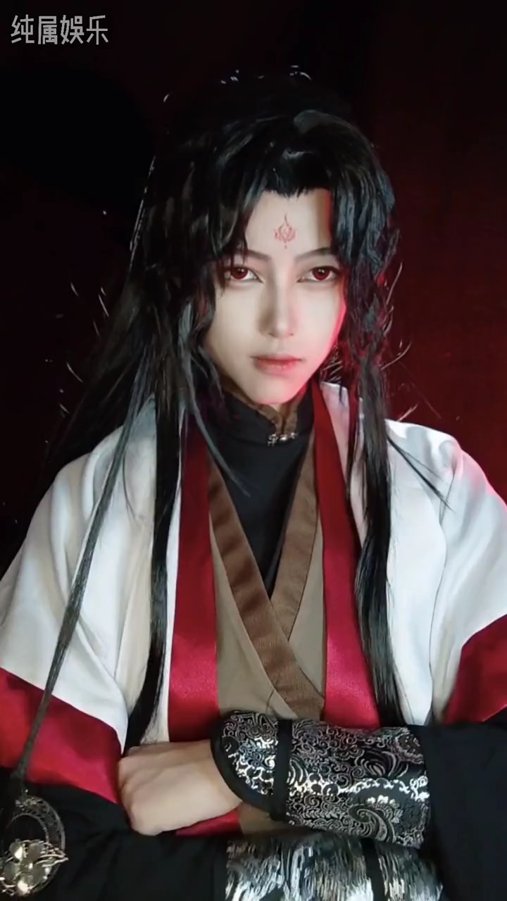 最强cosplay挑战赛冰妹vs燃燃子各有所长