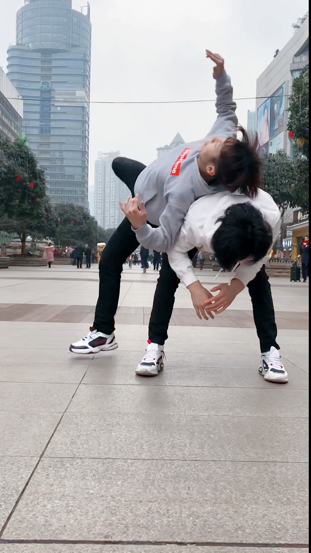 我要上热门#重庆观音桥帅气双人街舞秀!