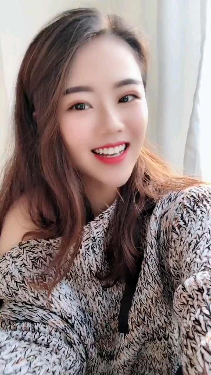 清纯美女 笑的好可爱