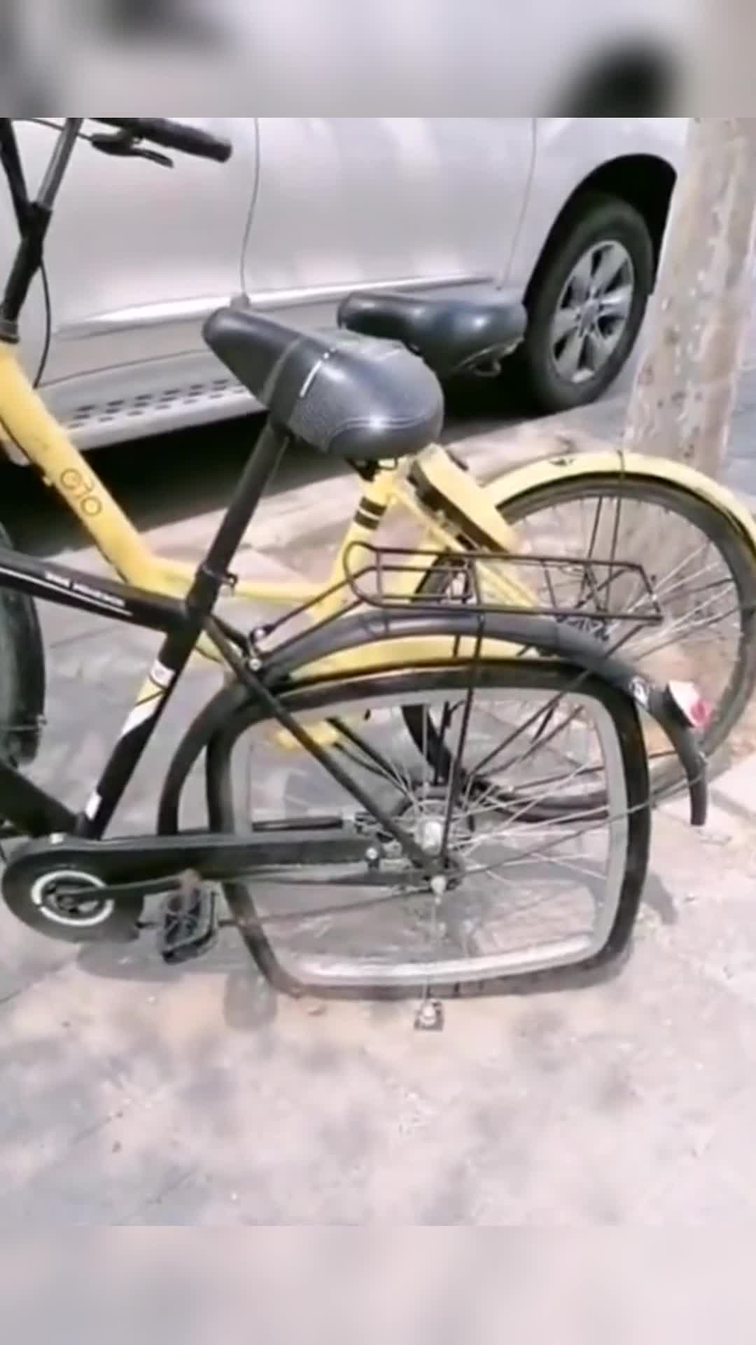 我要上热门#这自行车非常有个性,轱辘是正方形,这该怎么骑?