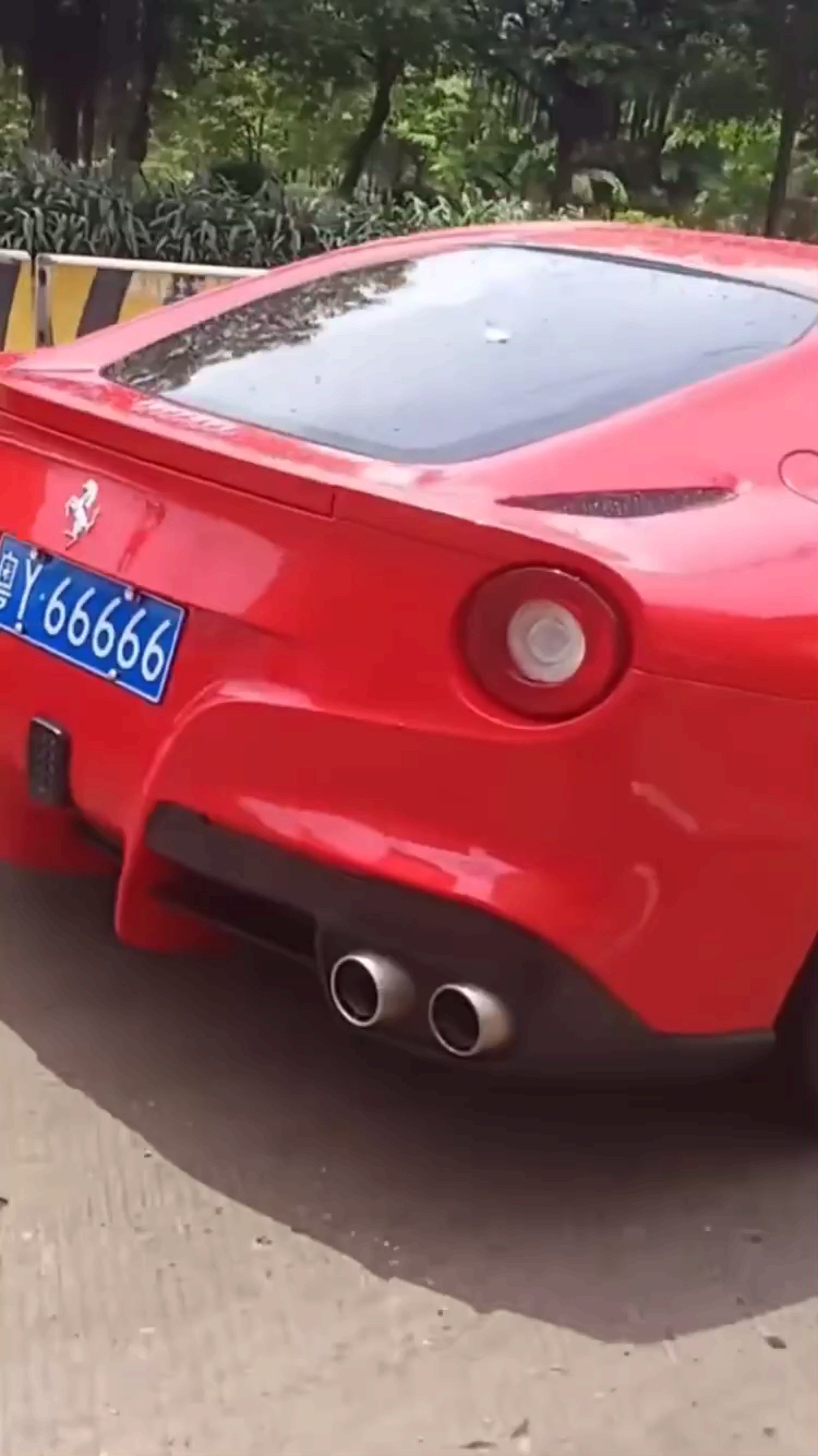 单手开易拉罐#法拉利f12,车牌牛逼,南海大老粤y.66666