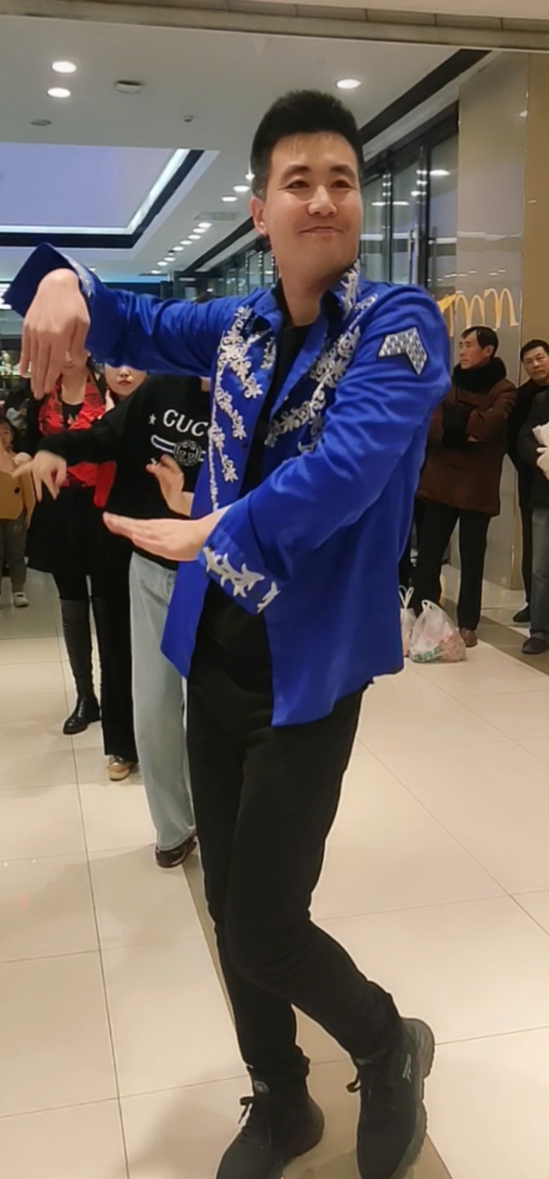 霹雳舞大叔帅帅的