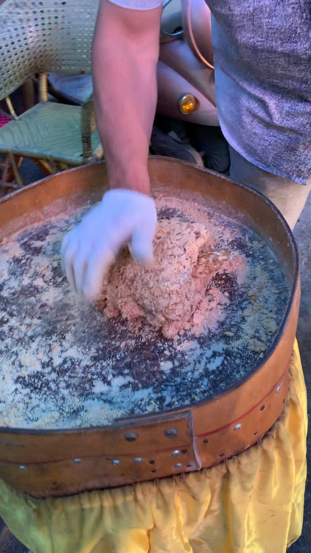 花生糕是这样打出来的,现在都用机器人了