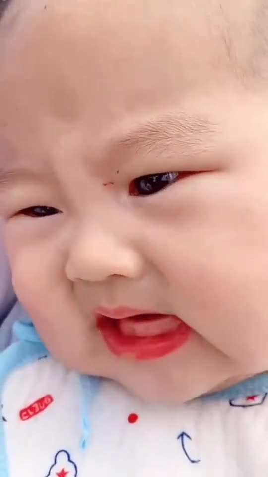 搞笑视频姥姥姑姥姥这两人又对小可爱下手了