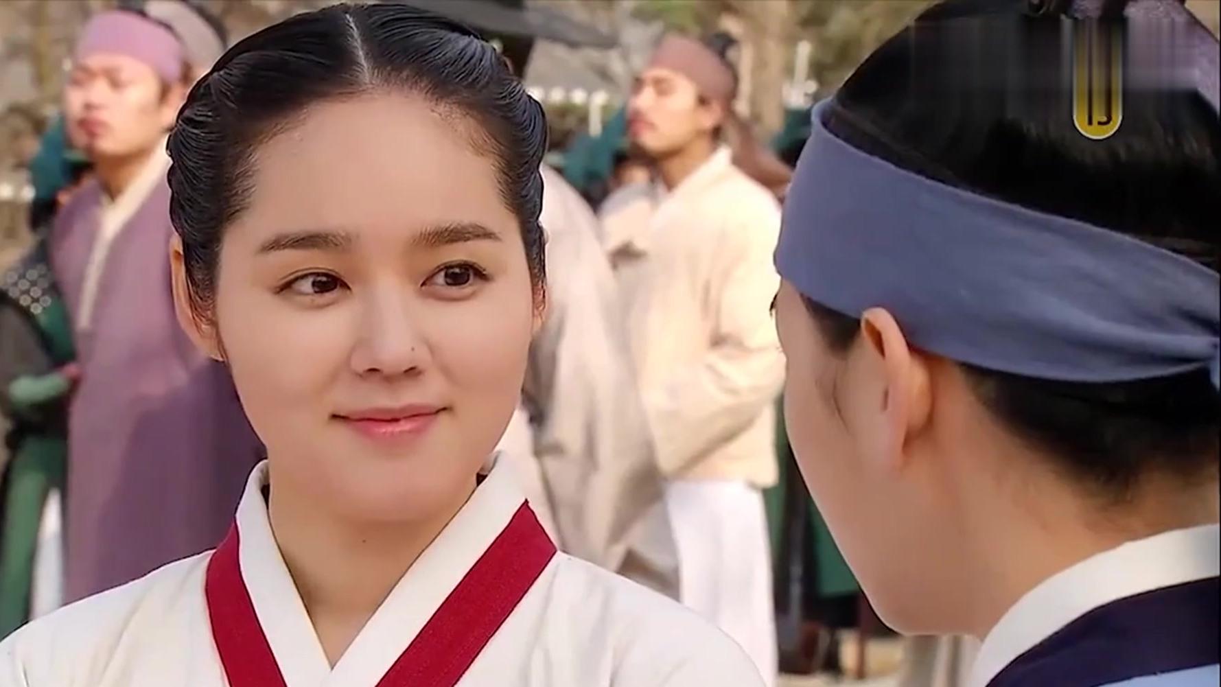 拥抱太阳的月亮:烟雨少见的在人前逞强,应付他们露出狡猾一面,好是