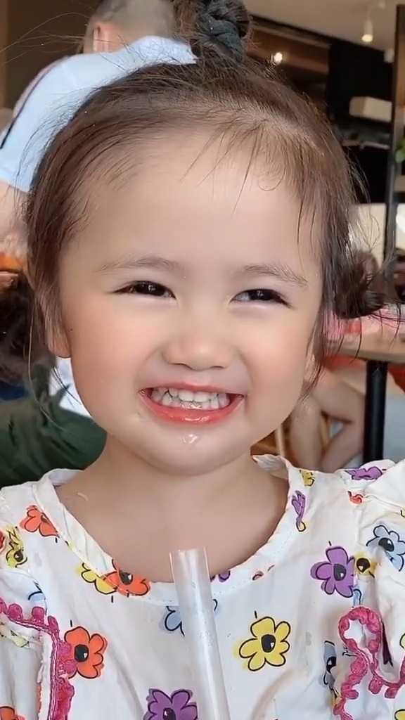 家有萌娃#挑战全网笑容最治愈的女孩