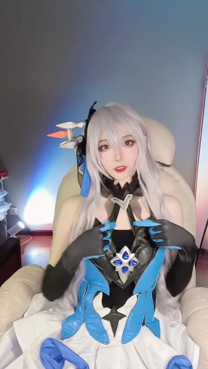 记不住手势舞的鸭鸭老婆已上线偷看都来不及cos崩坏3理之律者-度小视