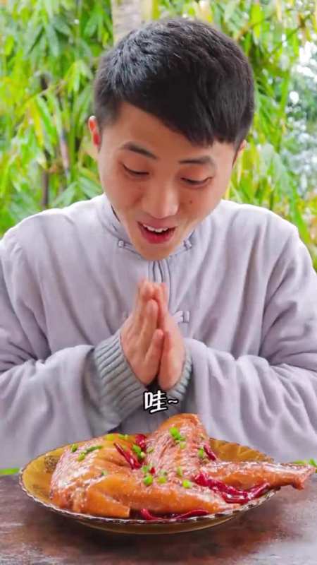 废了一条裤子也不让二毛吃到大鸡翅