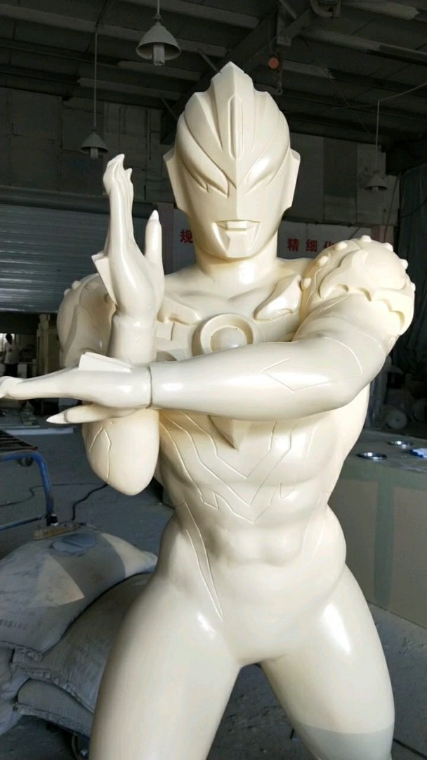 奥特曼欧布暗耀形态雕塑