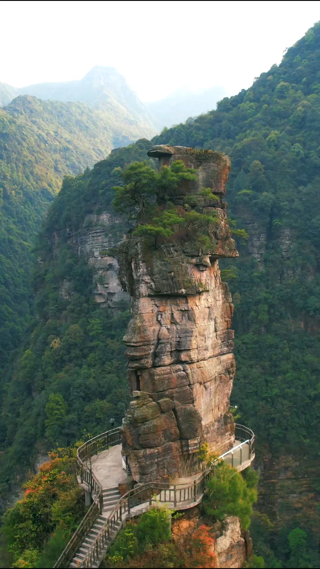 贵州大山里面的奇石,将军岩,你敢站在上面吗?