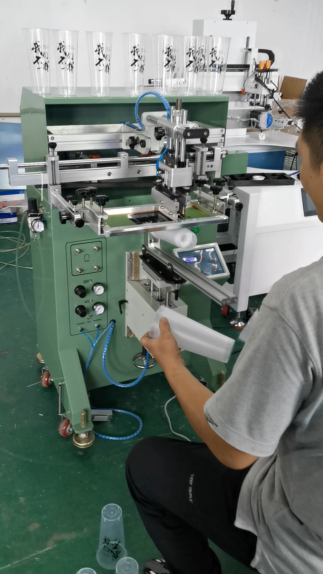 玉溪半自动滚印机厂家奶茶杯塑料杯曲面丝网印刷机东莞骏欣机械