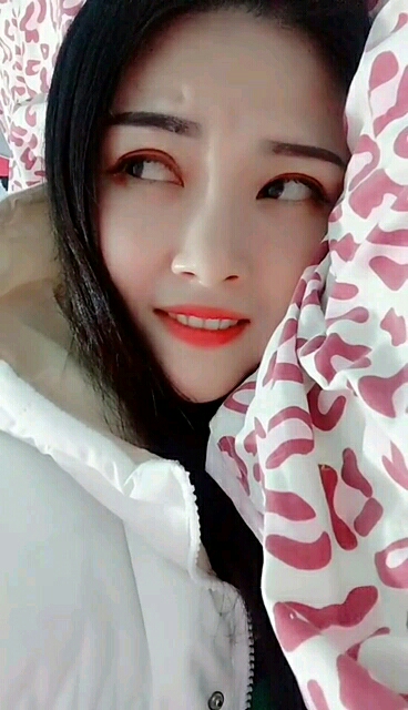 睡不着听楼上小姐姐唱歌哈哈!