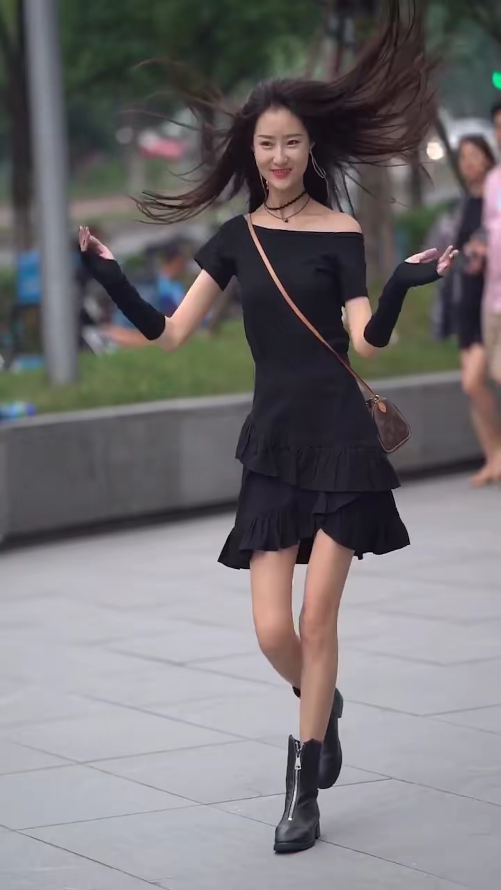 偶遇930万中国大网红晨妍本人真的巨美巨好看耶