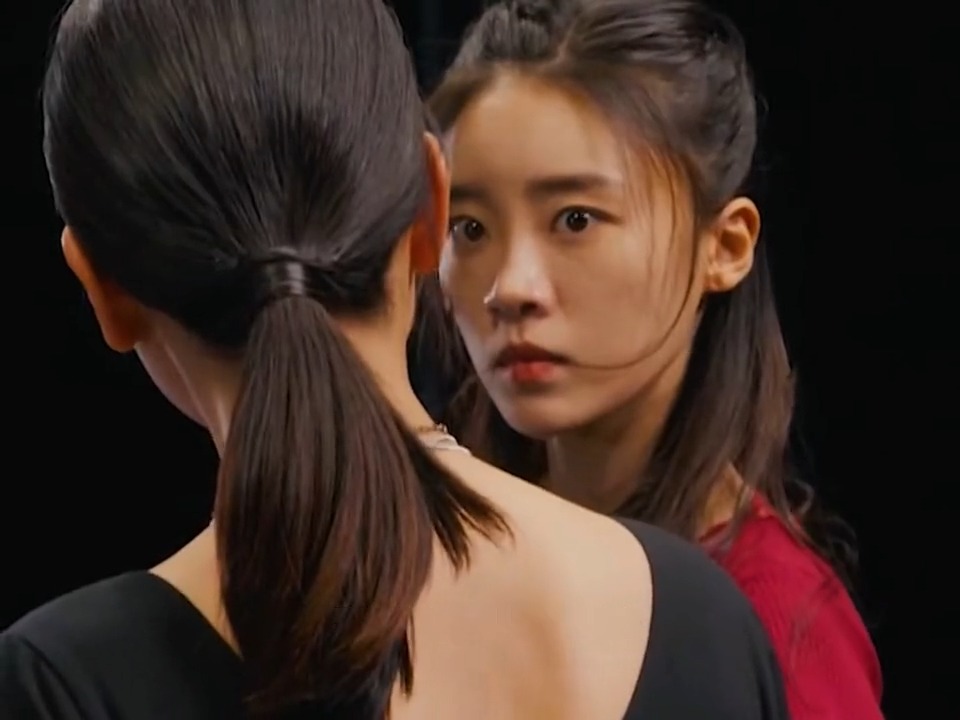 马苏张月水中飒爽斗舞太霸气了