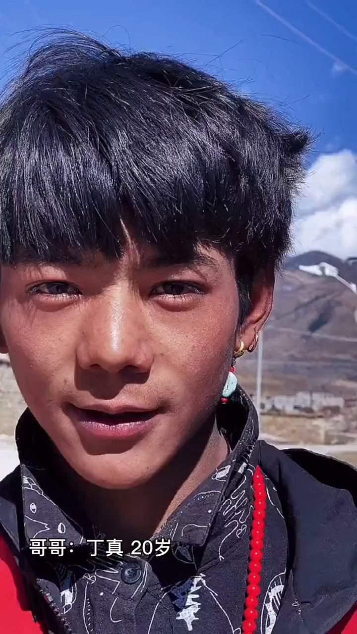 丁真 走红,原本当时摄影师打算拍丁真的弟弟尼玛,但尼玛不在,便拍了