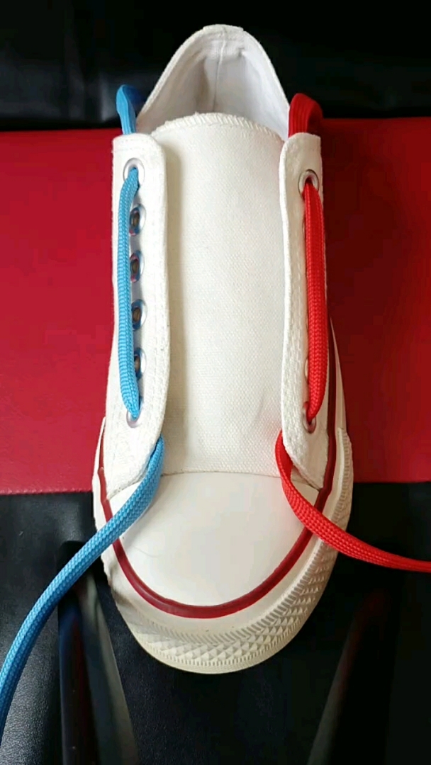 别样花式鞋帶10,双色鞋带系法,成品效果很漂亮.