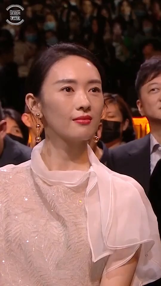 童瑤擊敗趙麗穎榮獲最佳女演員因像章子怡演技不被大眾認可如今憑藉