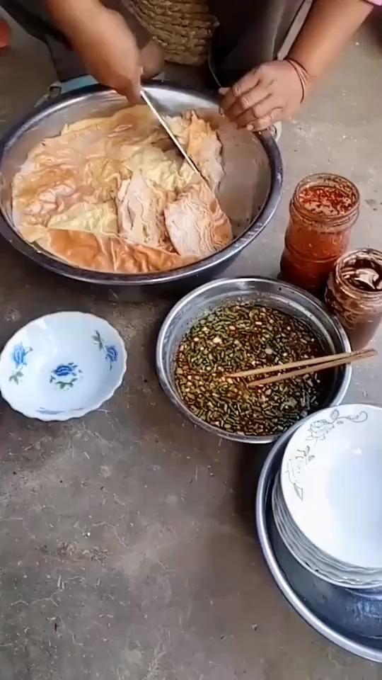 美食记#美食#南涧彝族风味小吃:锅巴油粉