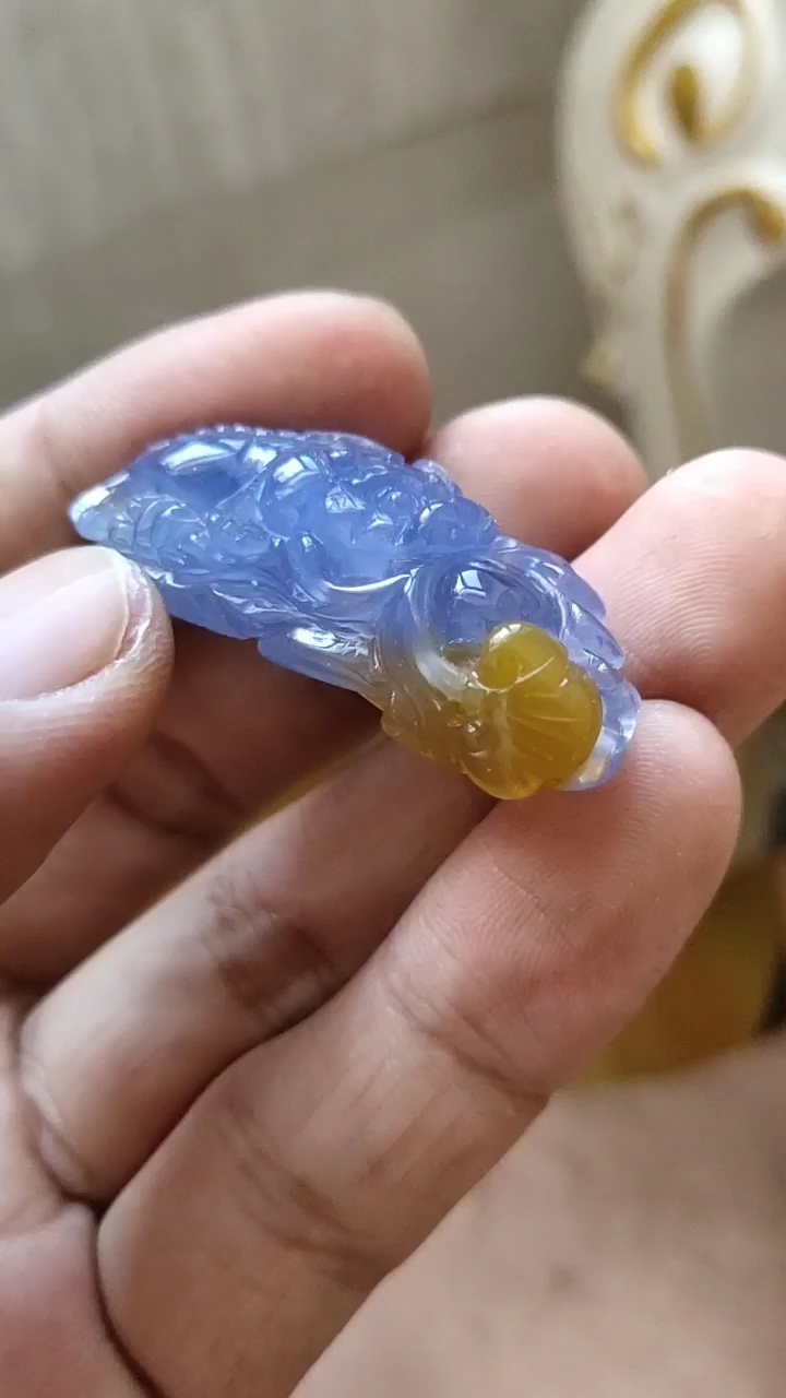 大杨树俏色蓝玛瑙