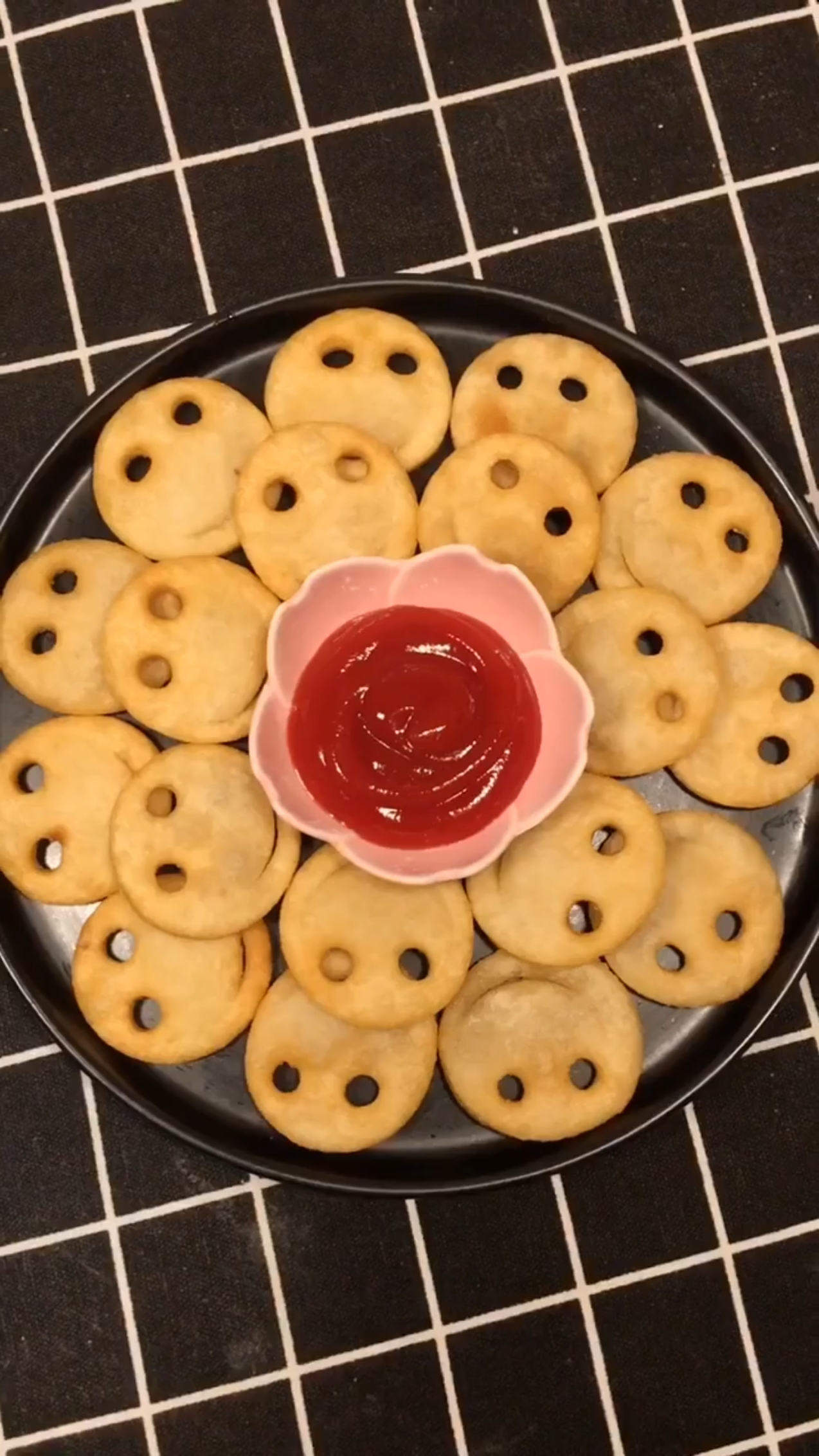 全民出游季特效师四期#可爱的土豆笑脸饼做好了^0