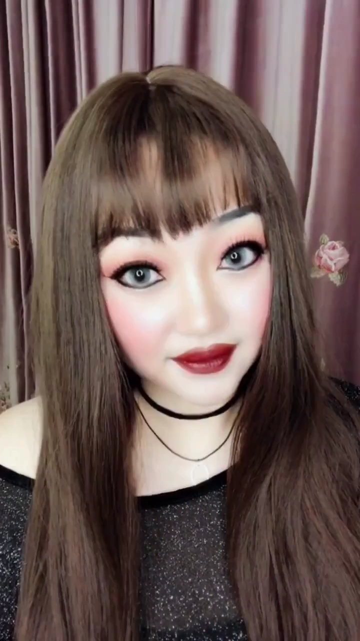 来了,老弟!你看姐这大嘴够大不