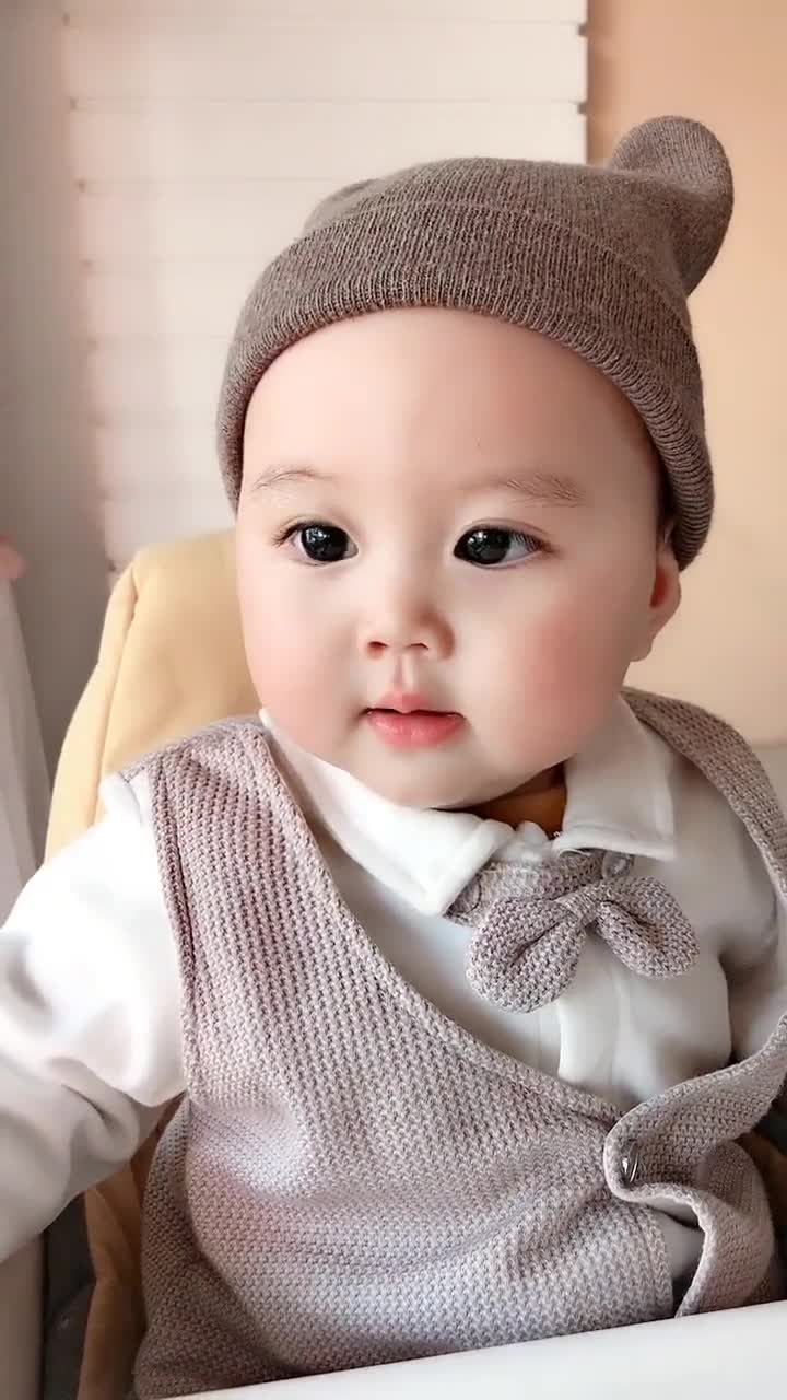 这个小宝贝火了,小奶音很可爱,想说什么呢